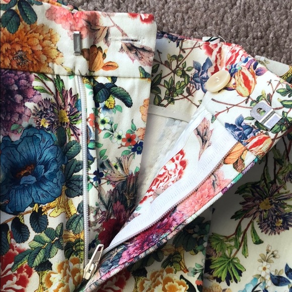 Floral pattern slacks - Picture 4 of 5